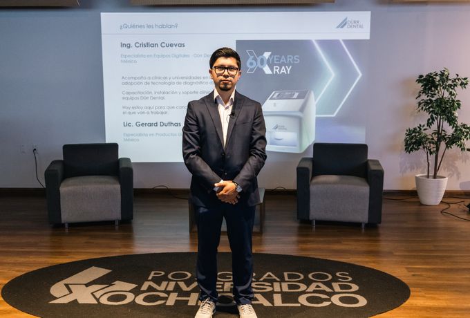 Cristian Cuevas, fundador de Dentelo, en la capacitación de Dürr Dental en la Universidad Xochicalco